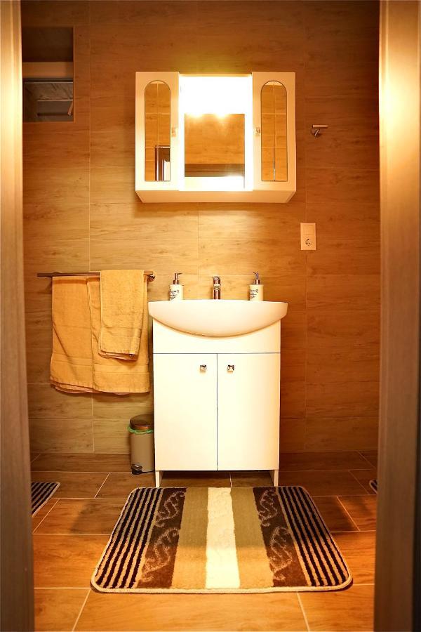 Bacchus Pub Es Panzio Bed and Breakfast Dunaharaszti Buitenkant foto