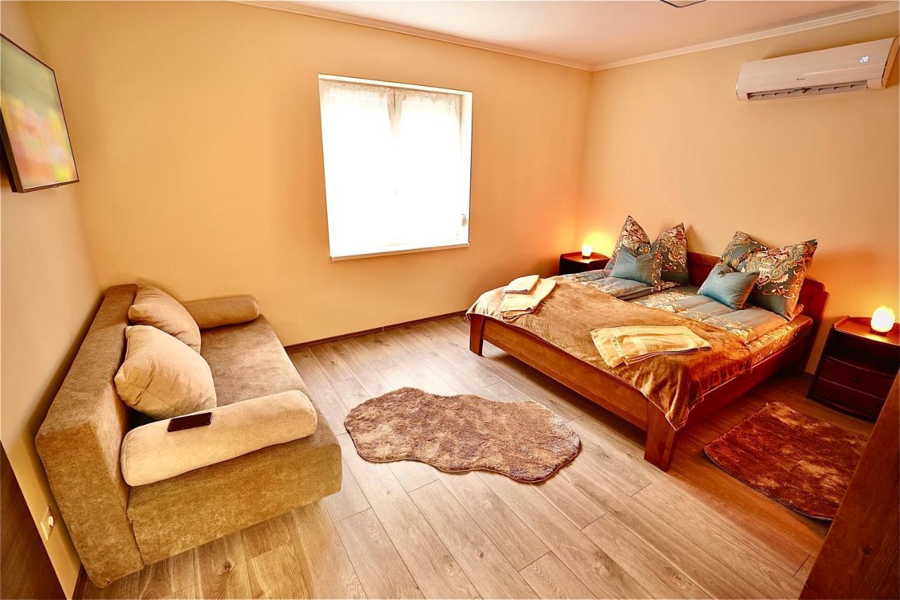 Bacchus Pub Es Panzio Bed and Breakfast Dunaharaszti Buitenkant foto