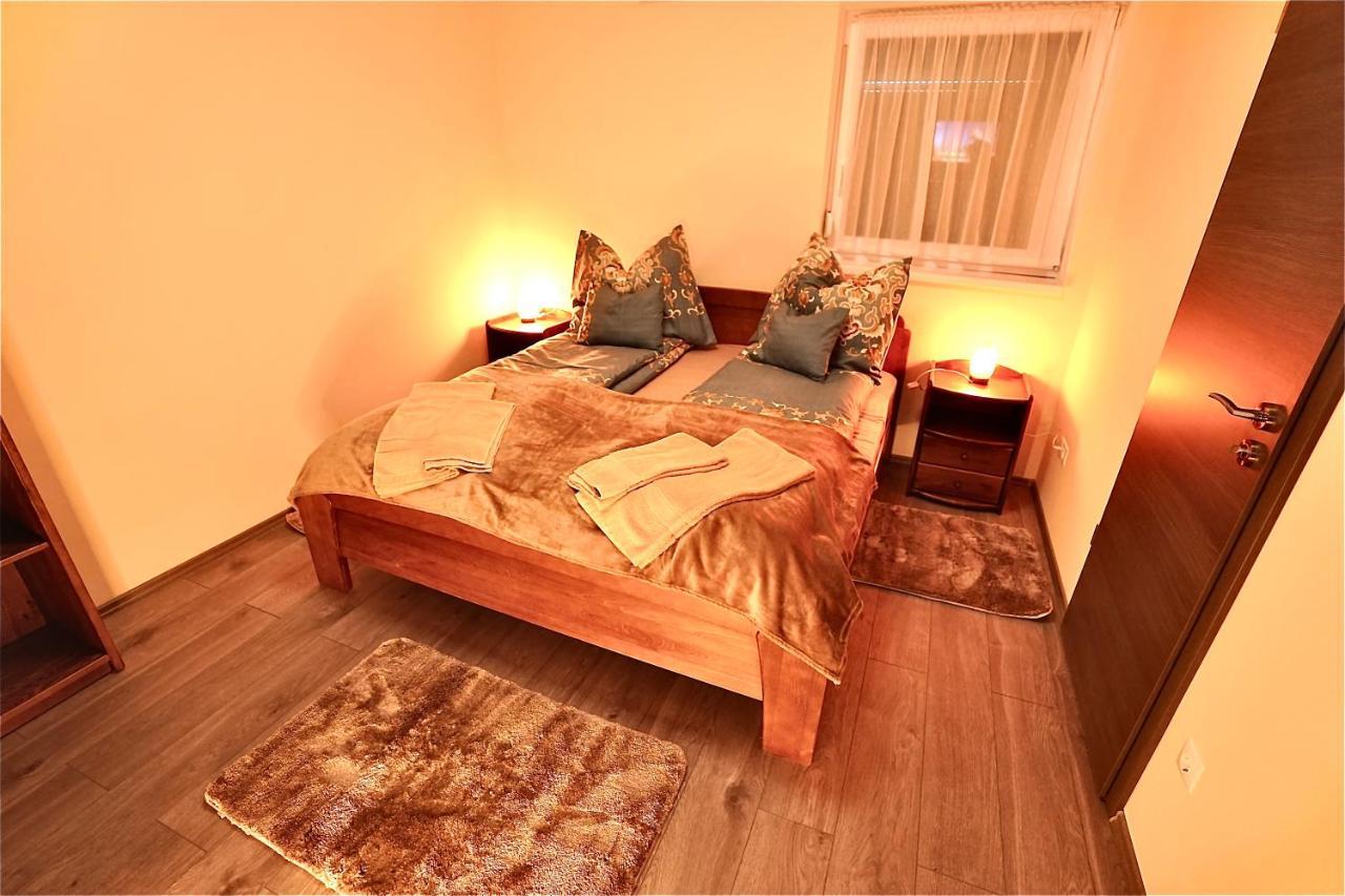 Bacchus Pub Es Panzio Bed and Breakfast Dunaharaszti Buitenkant foto