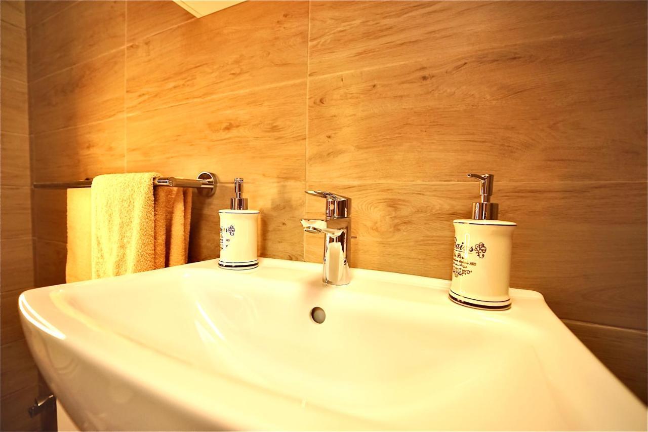 Bacchus Pub Es Panzio Bed and Breakfast Dunaharaszti Buitenkant foto