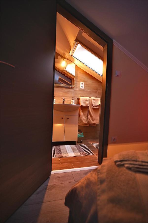 Bacchus Pub Es Panzio Bed and Breakfast Dunaharaszti Buitenkant foto