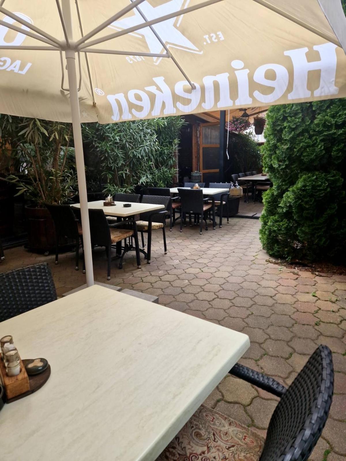 Bacchus Pub Es Panzio Bed and Breakfast Dunaharaszti Buitenkant foto